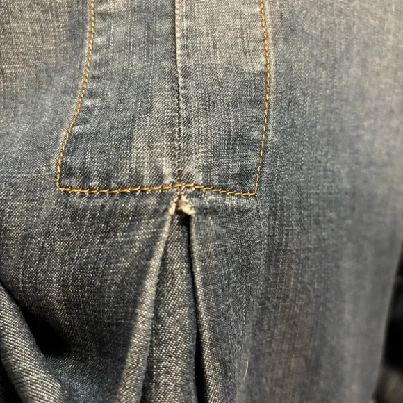 Cloth & Stone Denim Popover Top - Picture 7 of 7